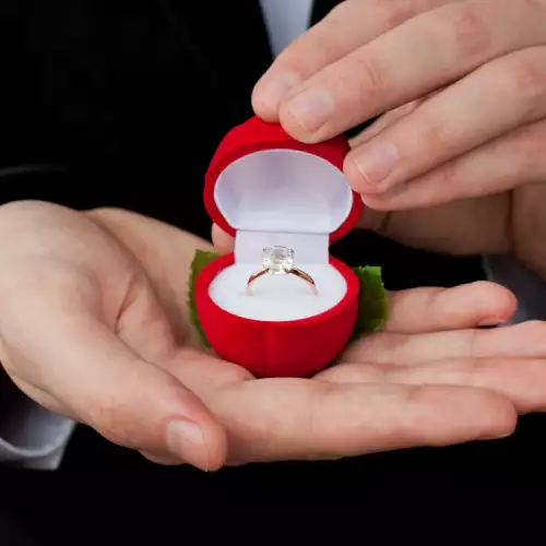 Изберете перфектния годежен пръстен с помощта на тези съвети!