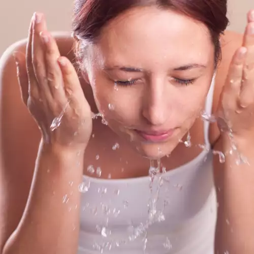 Колко често всъщност е добре да си мием лицето?