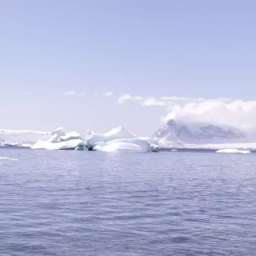 Чудо! Разтапящите се айсберги забавят глобалното затопляне