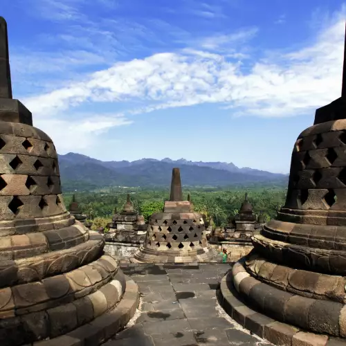 Това е най-големият будистки храм в света! А ето кой го откри