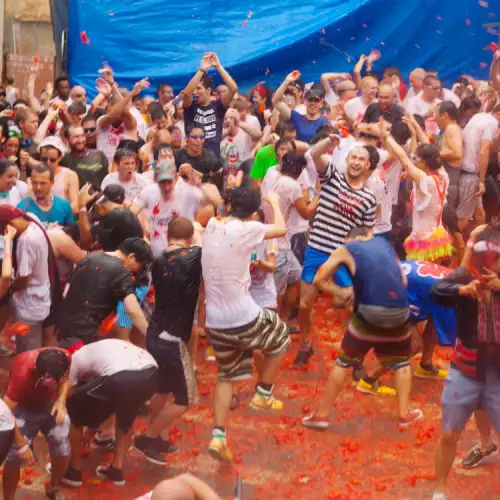 Бой с домати на фестивала Томатина