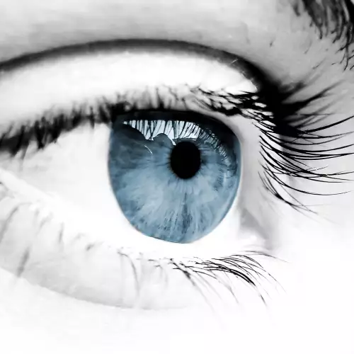 Цветът на очите издава болестите ни