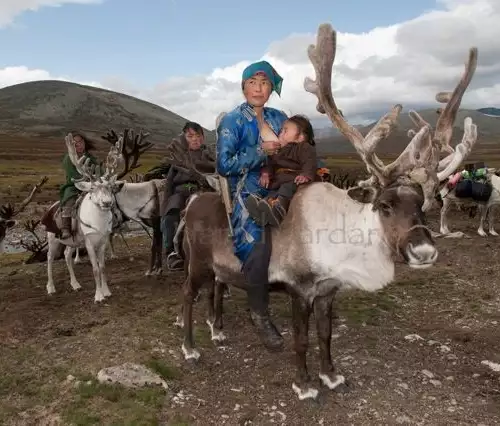 Монголско племе се отнася с елените като с хора