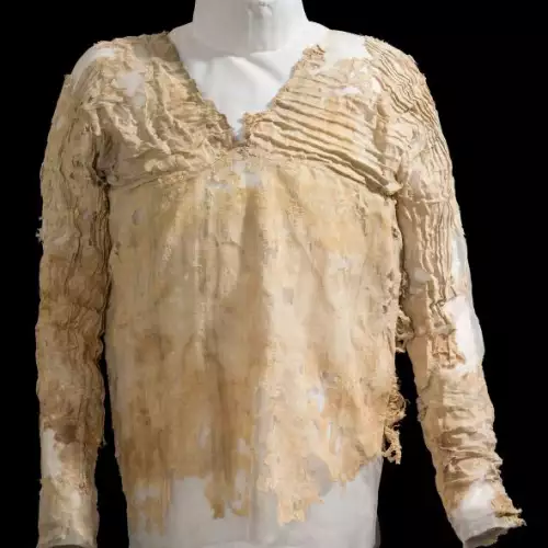 Откриха най-старата рокля в света