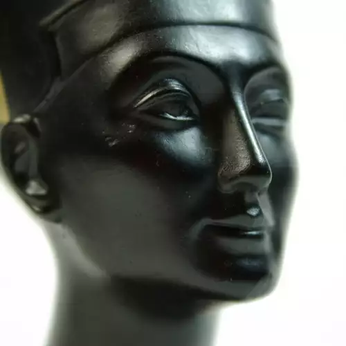 Нефертити - пагубен край или ново начало?