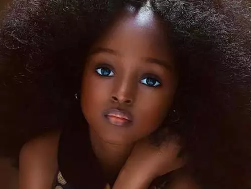 Тази 5-годишна нигерийка завладя света с красотата си