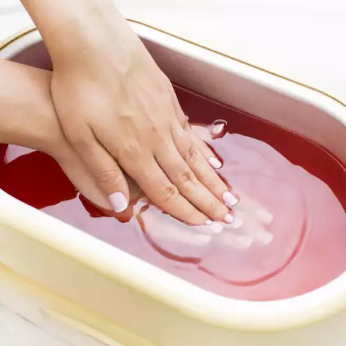 Домашна терапия с желатин за красиви нокти след морето