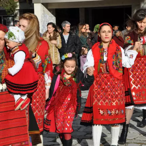 Лазарки тръгват из Струмяни