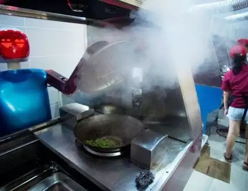 Робот-готвач приготвя 2000 ястия