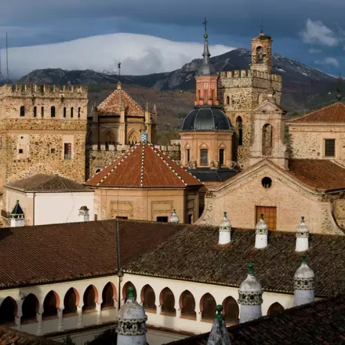 Кралски манастир Санта Мариа де Гуадалупе