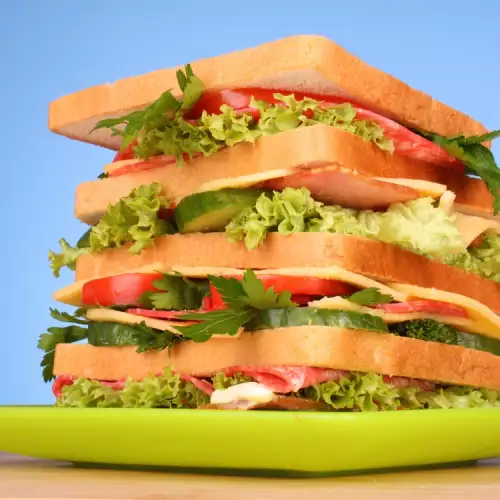 Мексиканци спретнаха сандвич от 750 килограма