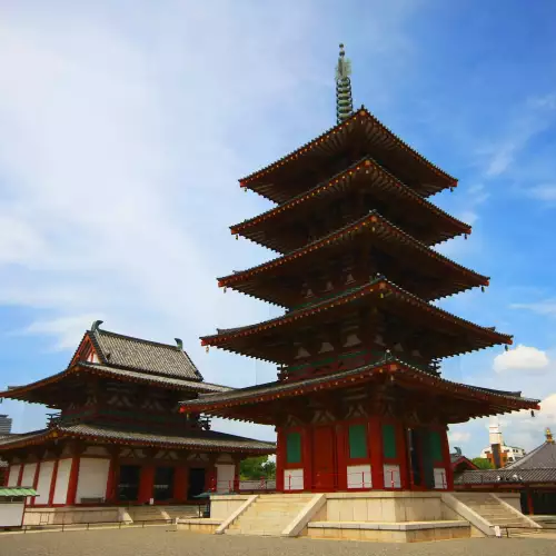 Храмът Шитеножи в Осака