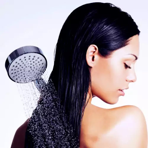 Научете се как правилно да миете косата си!