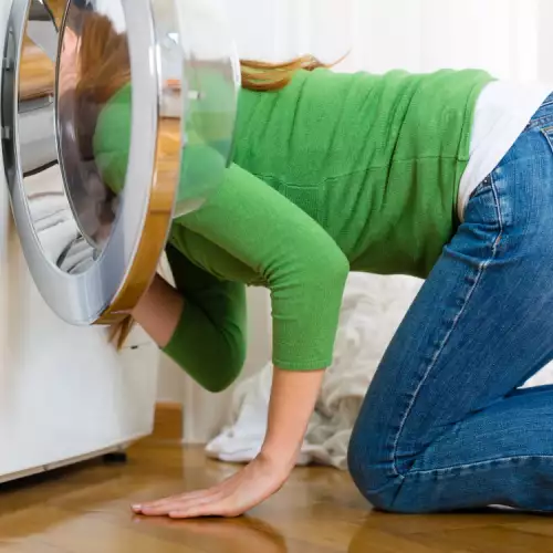 Как да почистите и дезинфекцирате пералната си машина
