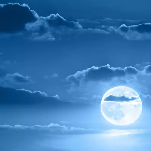 The Full Moon in Aquarius is Here! What to Expect