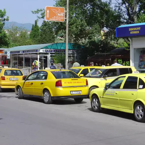 Загуби за такситата в Петрич от блокадата на границата