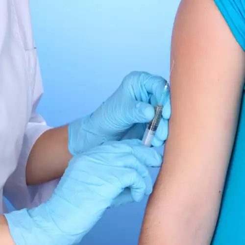 44 момичета са починали заради ваксини против рак