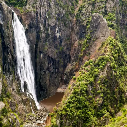 Водопадът Уоломомби