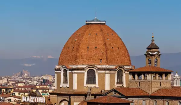 Базиликата Сан Лоренцо във Флоренция
