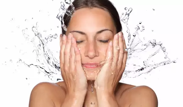 Миене на лицето