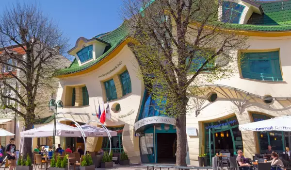 Кривата къща в Полша - една от най=нестандартните сгради в света