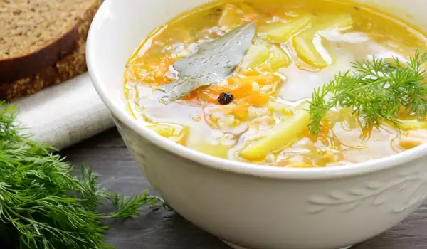 Рибена супа с дафинов лист