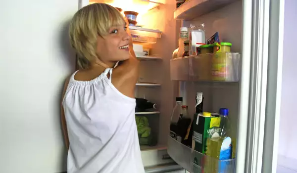 Defrosting a refrigerator