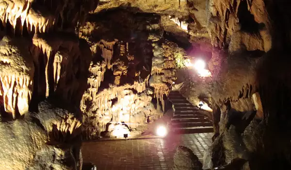 Пещерата Съева Дупка