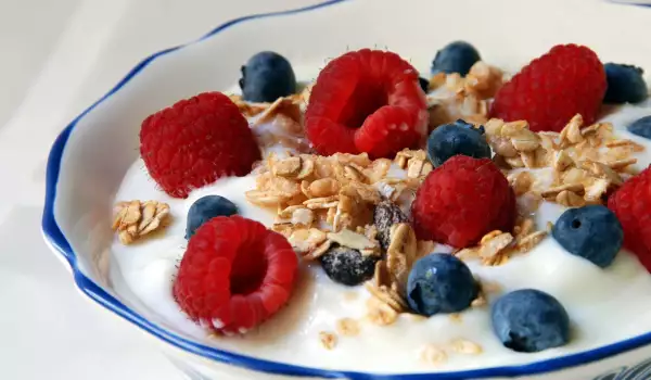 Müsli mit Waldfrüchten