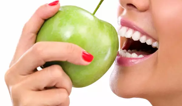 Хранете се правилно за здрави зъби
