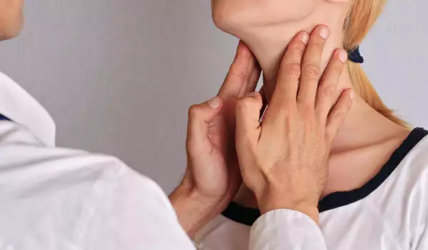 Проблемите с щитовидната жлеза могат да причинят накъсване на косата