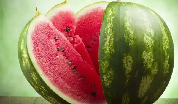 Wassermelone schwellt den Magen an