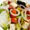 Salată grecească cu avocado