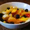 Плодова салата с манго и боровинки