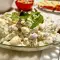 Joghurtsalat mit Blumenkohl und Essiggurken
