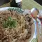 Gebratene Reis-Spaghetti mit Schweinehackfleisch