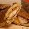 Печени сандвичи с панирано пиле и сирене чедър