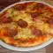 Пица с колбас и моцарела