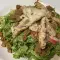 Zelena salata sa piletinom i integralnim krutonima