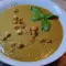 Leichte Suppe aus Erbsen und Champignons