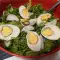 Zelena salata sa keljom i kuvanim jajima