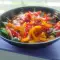 Топла салата с хрупкав бекон и сладки пиперки