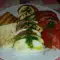Лятна салата с тиквичка, домати и моцарела