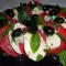 Salata Kapreze sa svežim bosiljkom