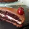 Tarta de chocolate con cerezas