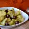 Warmer pikanter Salat mit Blumenkohl und Oliven