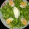 Зелена салата с яйца и кисело мляко