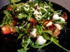 Salata sa rukolom, bejbi mocarelom i sušenim paradajzom