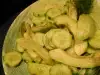 Свежа салата с краставица и авокадо