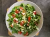 Salade met babyspinazie en een lichte knoflookdressing